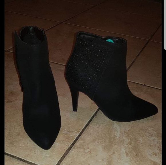 Heels - Picture 1 of 1